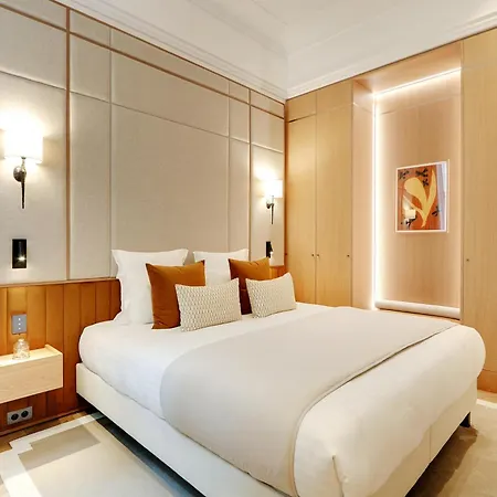 Thelander - Serviced In Louvre *