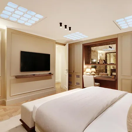 Thelander - Serviced In Louvre