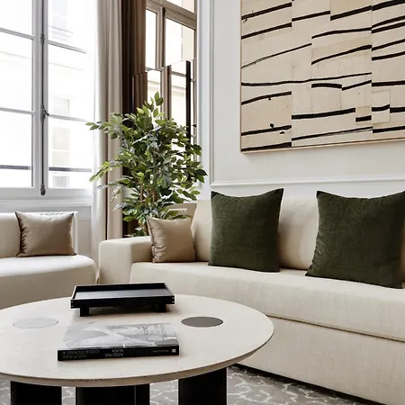 Thelander - Serviced In Louvre