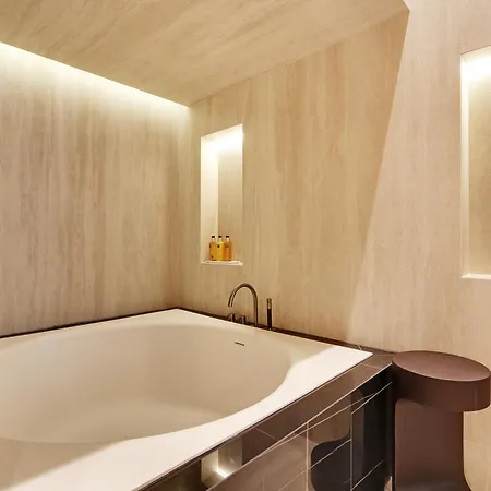 Thelander - Serviced In Louvre *