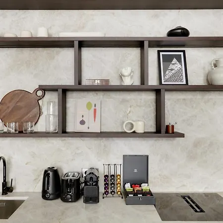 Thelander - Serviced In Louvre *