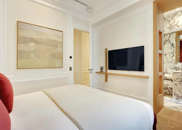 Thelander - Serviced In Louvre