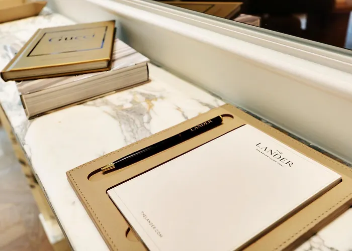 Thelander - Serviced In Louvre *