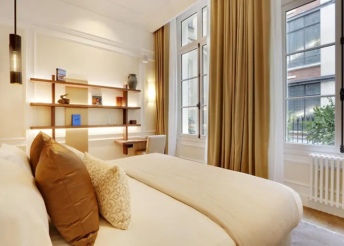 Thelander - Serviced In Louvre *