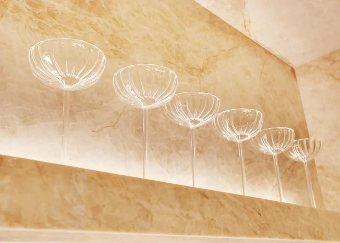 Thelander - Serviced In Louvre *