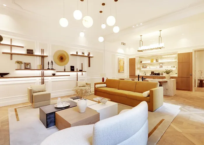 Thelander - Serviced In Louvre