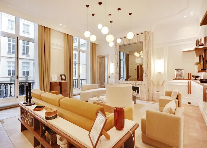 Thelander - Serviced In Louvre *