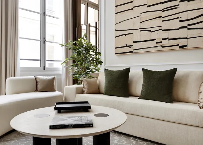 Thelander - Serviced In Louvre