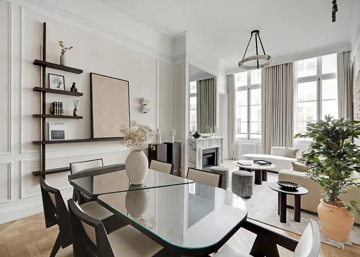 Thelander - Serviced In Louvre *