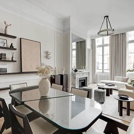 Thelander - Serviced In Louvre *